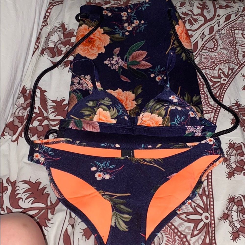 Traingl bikini & matching draw string bag
